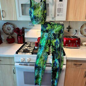 Emily HSU  NEW crop top and leggings